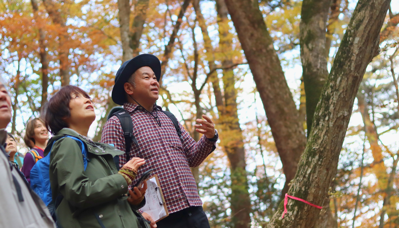 「森には情報がたくさん！」“森の案内人”と見つける、居心地のいい空間 - CANARY